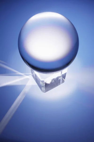 Boule Cristal Sur Fond Bleu — Photo