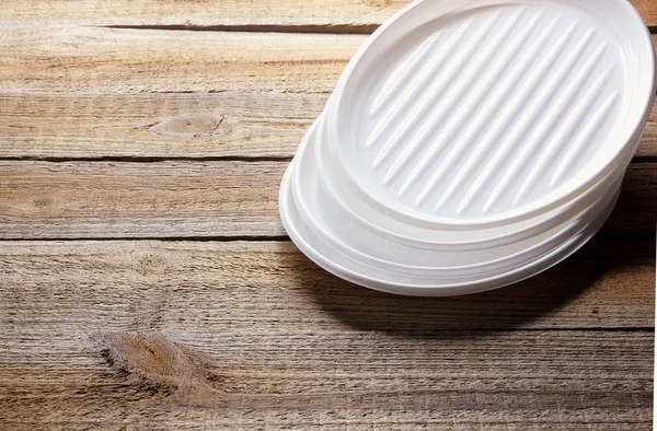 플라스틱 접시의 스택 — 스톡 사진