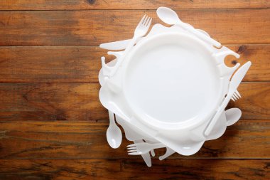 Boş Plastik tabaklar 