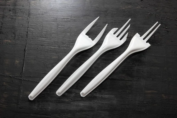 Fila di forchette di plastica — Foto Stock