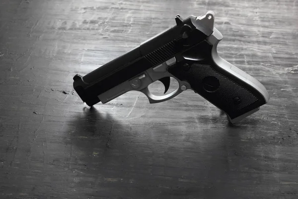 Пластиковый игрушечный пистолет — стоковое фото