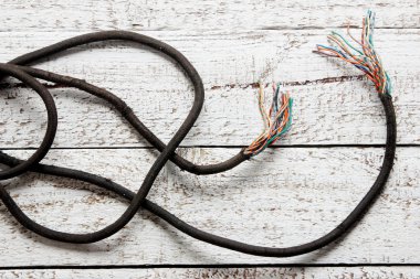 Bağlantısı kesilen Güç Kablosu 