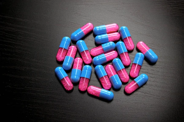 Red Blue Capsules — Stock Photo, Image