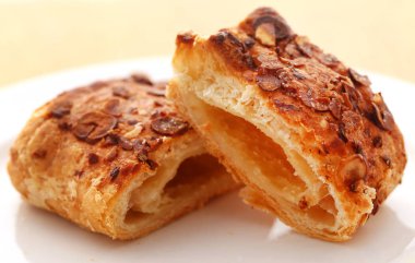 Tebirkes, tür Danca bir tabak içinde ekmek.