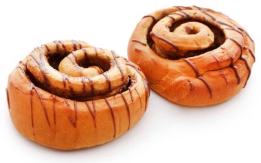 Beyaz arka plan karşı izole bir tarçın topuz yakın çekim