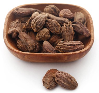 Bir kase içinde beyaz backgroumd siyah kakule