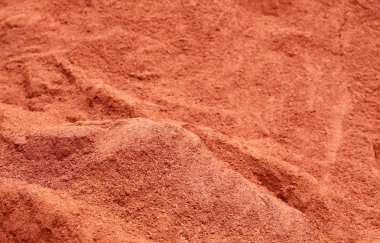 İş inşa sonra kırmızı tuğla tozu