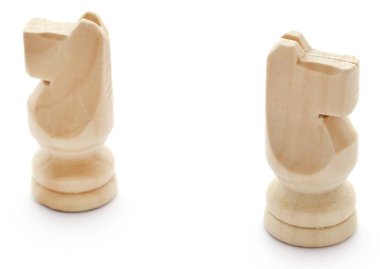 Ahşap satranç knight beyaz arka plan üzerinde