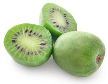 Beyaz arka plan üzerinde kivi berry bilinen Actinidia arguta