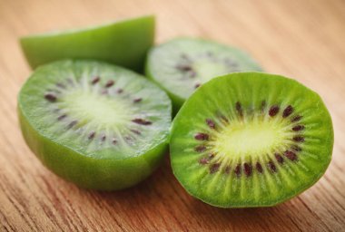 Bebek kivi veya doğal yüzey kivi berry