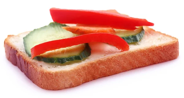 Rebanada Pan Con Pimiento Otras Verduras Sobre Fondo Blanco — Foto de Stock