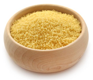 Kuskus beyaz arka plan üzerinde Kuzey Afrika mutfağı