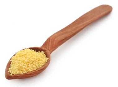 Kuskus beyaz arka plan üzerinde Kuzey Afrika mutfağı