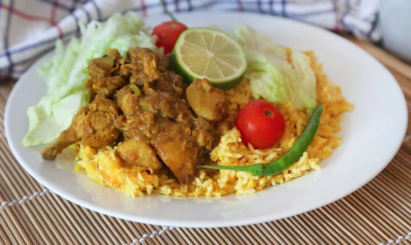 Khichuri wykonane z ryżu i soczewicy — Zdjęcie stockowe