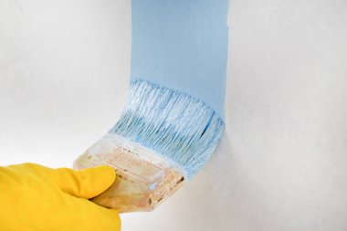 Duvara fırçayla boyama