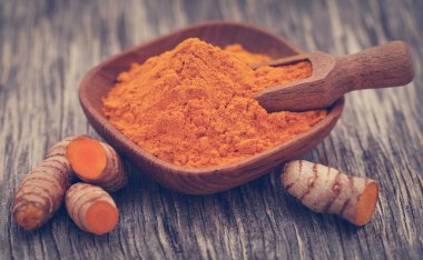 Toz ile ham zerdeçal