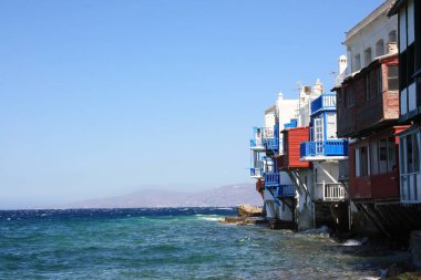 Mykonos adasının panoramik manzarası. Yunanca