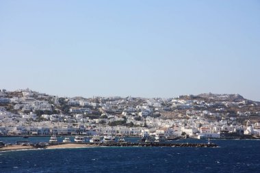 Mykonos adasının panoramik manzarası. Yunanca