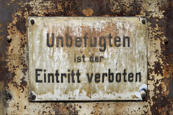 Old Rusty Warning Sign Entry Forbidden — Stock Photo, Image