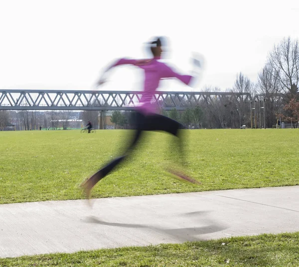 Young Woman Starting Blurred — Stock Photo, Image