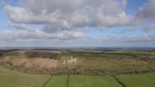 Aerial Fly Væk Fra White Horse Weymouth Dorset Solrig Dag – Stock-video