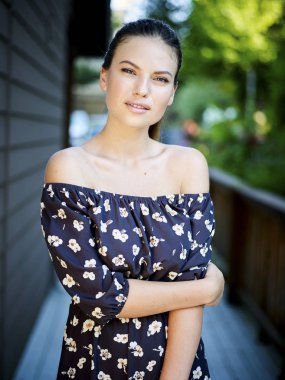 Açık atmosferik moda fotoğraf genç güzel kız