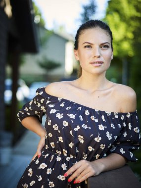 Açık atmosferik moda fotoğraf genç güzel kız