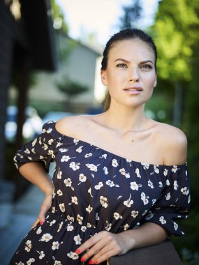 Açık atmosferik moda fotoğraf genç güzel kız