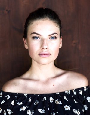 Açık atmosferik moda fotoğraf genç güzel kız