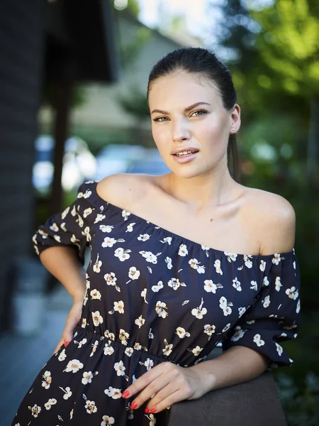 Açık atmosferik moda fotoğraf genç güzel kız