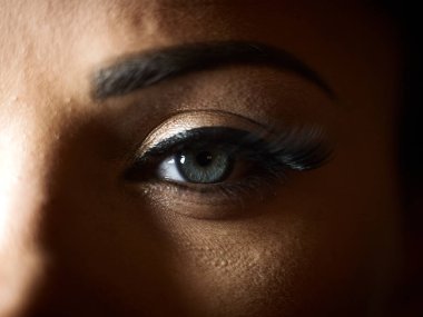   Kadın kozmetik portre kırmızı dudaklar, Güzellik Portresi, salon ve reklam için güzel insanlar ve sağlıklı bakım cilt ve saç.