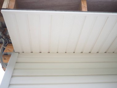 Çerçeve ev inşaatı. Siding yükleme