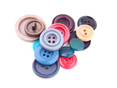 beyaz zemin üzerine düğme