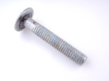 Beyaz arka plan üzerinde cıvata