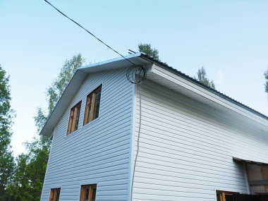 Çerçeve beyaz kaplamalı.