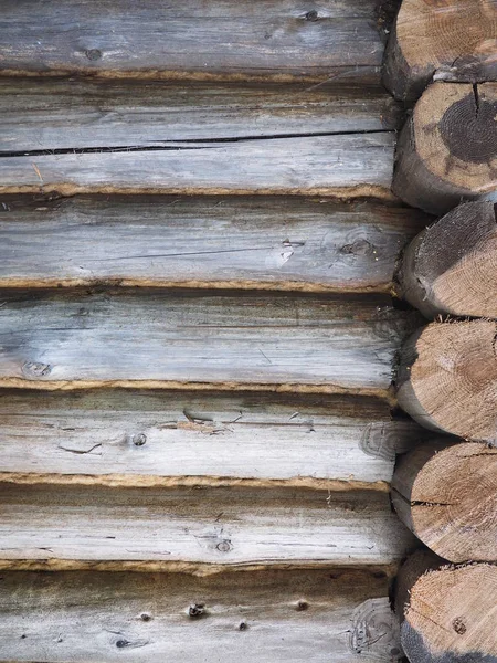 Braune Blockwand. schöner Hintergrund — Stockfoto