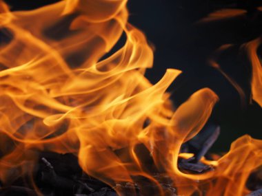 Ateşte ateş ve kömür