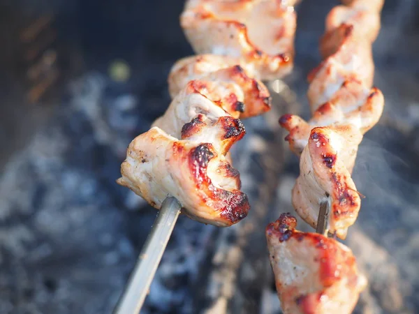 Gegrild vlees gekookt op de grill — Stockfoto