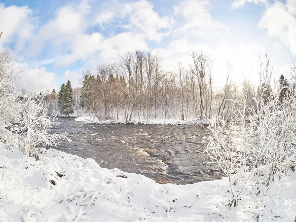 Rio no inverno. Rússia — Fotografia de Stock