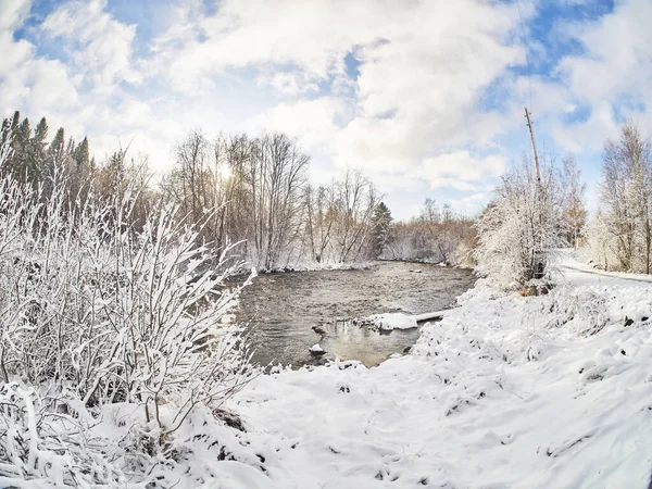 冬の川だロシア — ストック写真