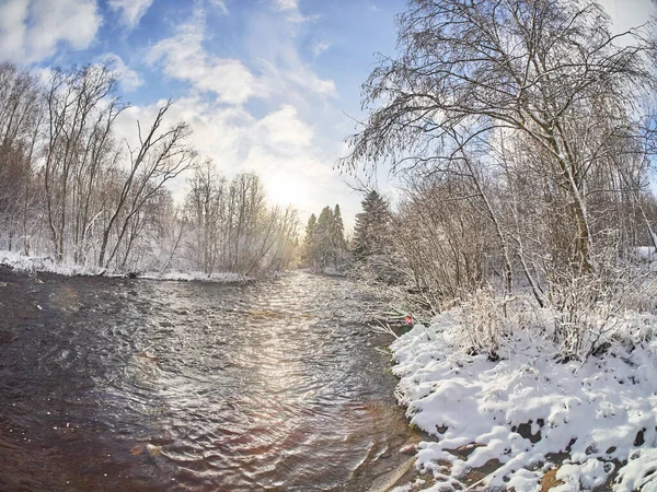 Flod på vintern. Ryssland — Stockfoto