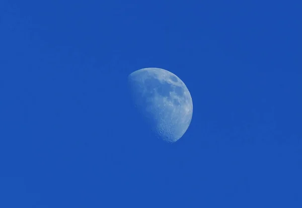 Яркая Луна Темном Небе — стоковое фото