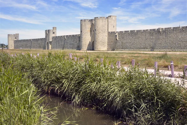 Äußere Befestigung Und Fluss Der Aigues Mortes Französische Stadtmauern Département — Stockfoto