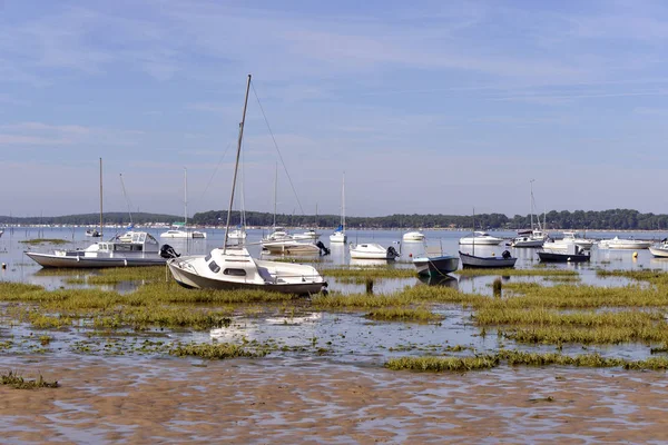 Boats Low Tide Ars Ostreicole Commune Located Shore Arcachon Bay — Stock Photo, Image