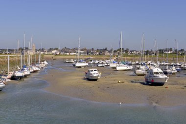 Bağlantı noktası-Kefalet veya Porbail, bir komün içinde Cotentin Yarımadası kuzeybatı Fransa'da Lower Normandy'deki / daki Manche bölümünde düşük tide limanda
