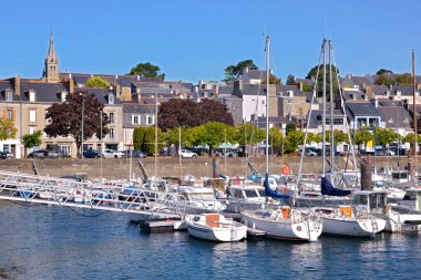 Trboul 'lu Marina ve Douarnenez kasabası, Fransa' nın kuzeybatısındaki Finistre Bölümü 'nde bir komün.