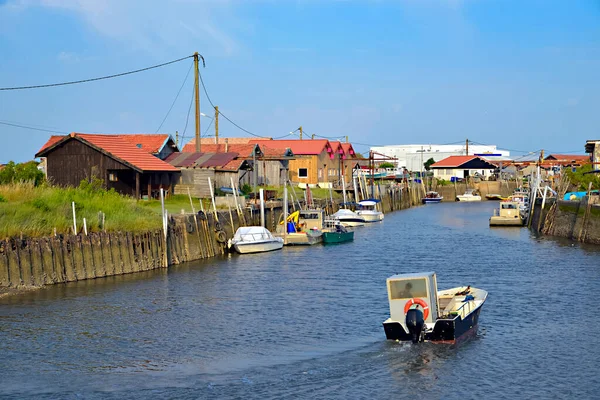 Barcos Maré Alta Porto Ostreicole Larros Comuna Gujan Mestra Localizada — Fotografia de Stock