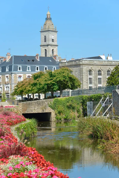 Channel Lined Flowers Church Saint Patern Vannes Commune Morbihan Department — Stock Photo, Image