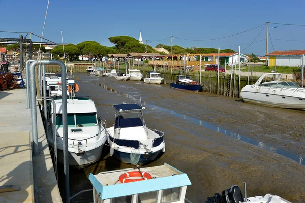 Barcos Barcaça Porto Ostreicole Maré Baixa Audenge Comuna Localizado Costa — Fotografia de Stock