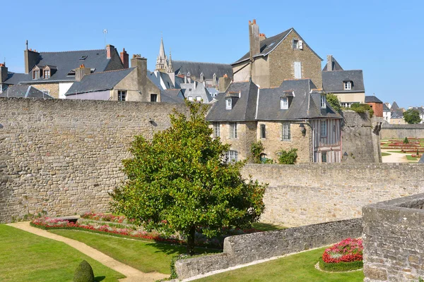 프랑스 서부에 브리타니의 Morbihan 지역의 코무네인 Vannes 요새에 도시와 — 스톡 사진